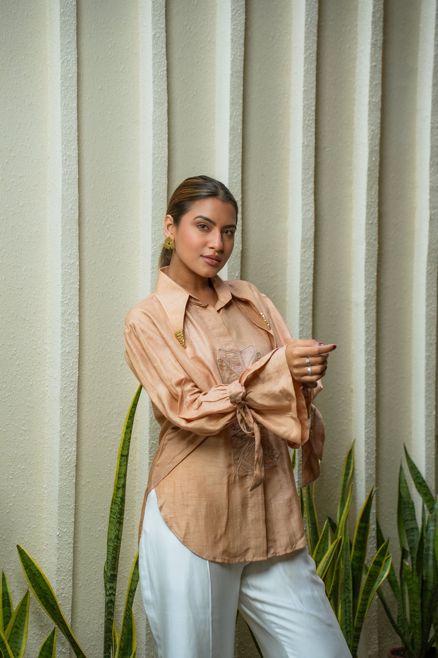 Tie-up sleeves notch collar shirt