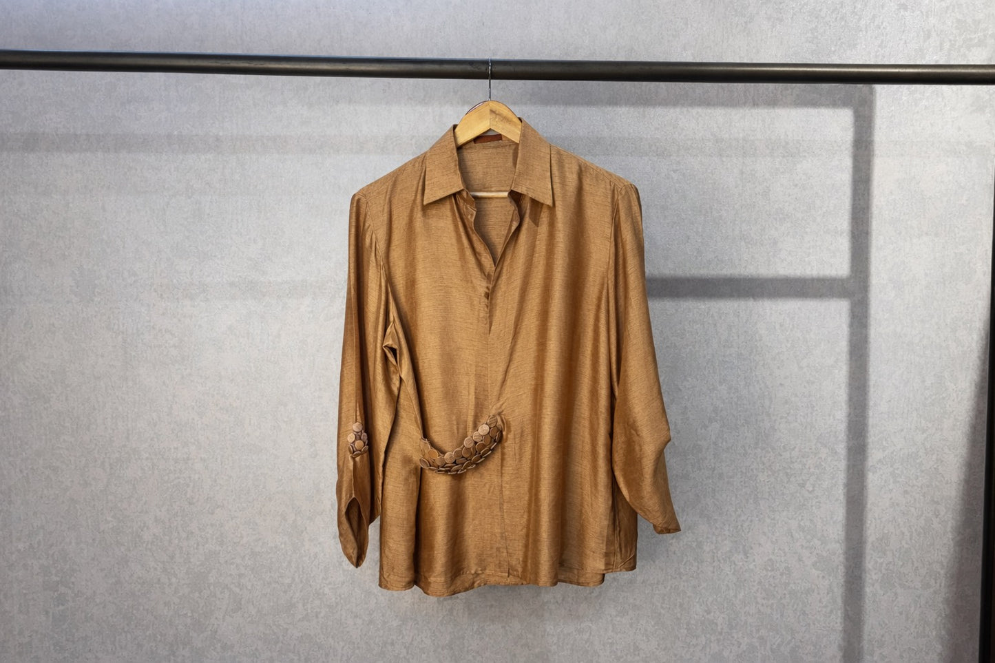 Coin-wrap shirt